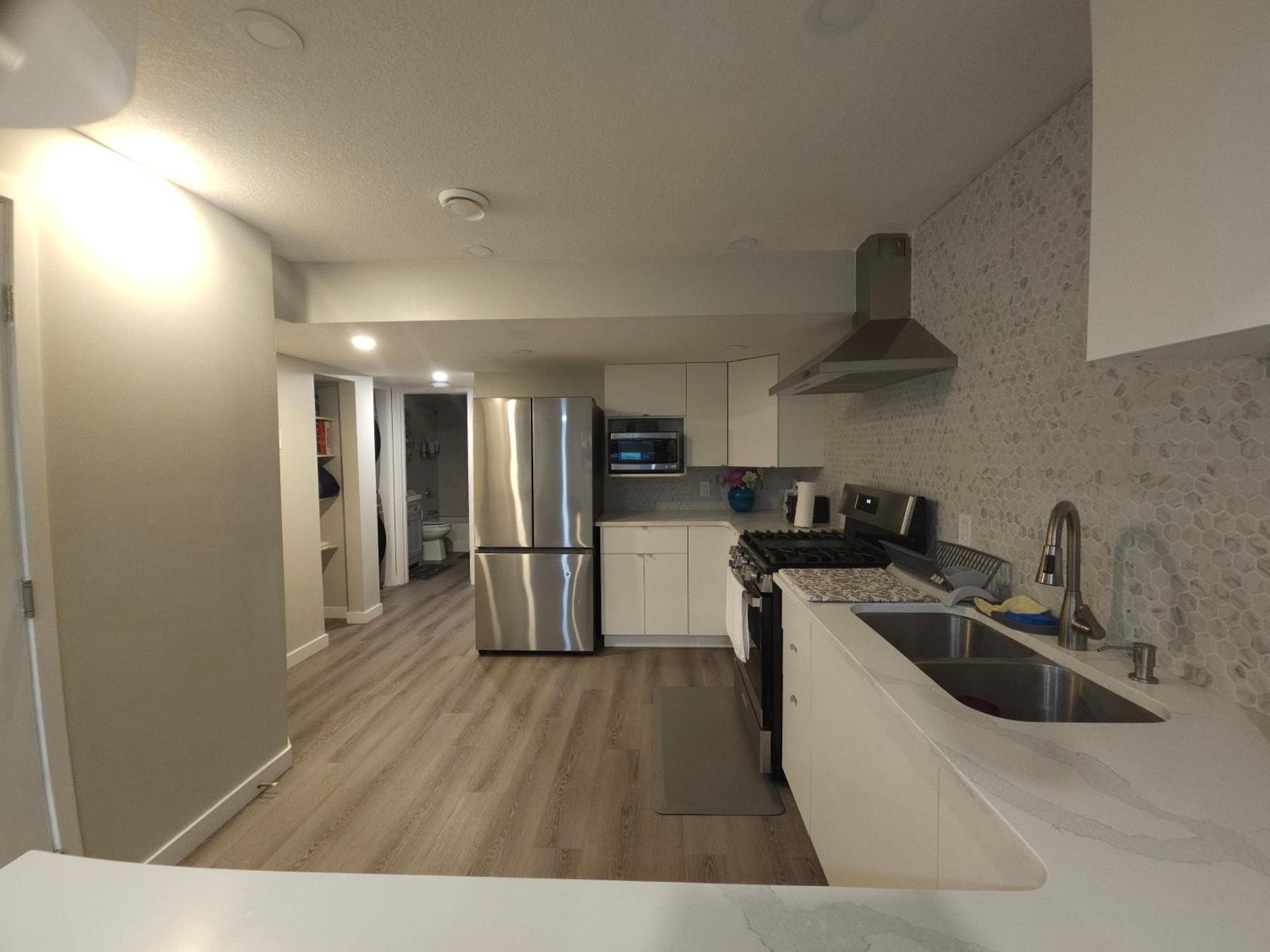 Cozy 2 Bedroom Suite, Queen Beds, Near The Airport Едмонтон Екстер'єр фото