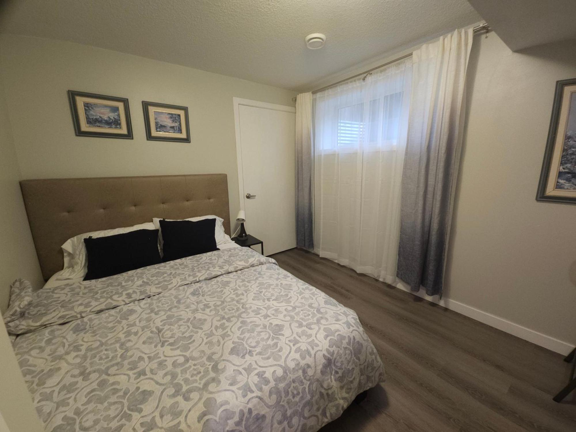 Cozy 2 Bedroom Suite, Queen Beds, Near The Airport Едмонтон Екстер'єр фото